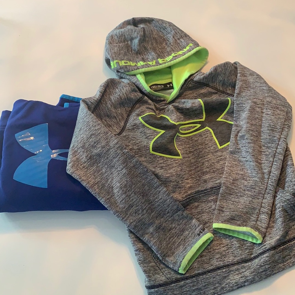Under Armour hooded sweatshirt youth med